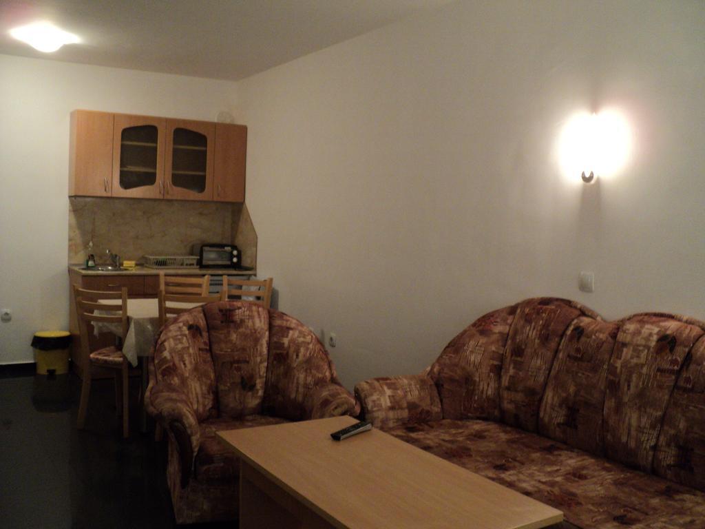 Meni Apartments And Guest Rooms Созополь Номер фото