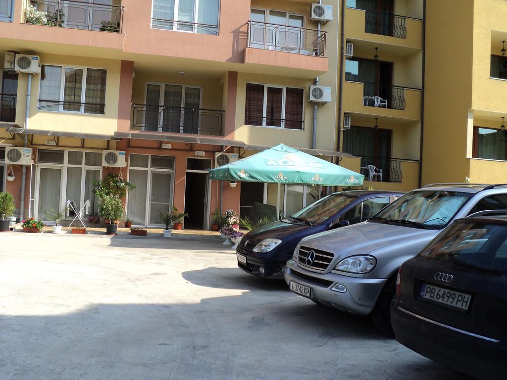 Meni Apartments And Guest Rooms Созополь Екстер'єр фото