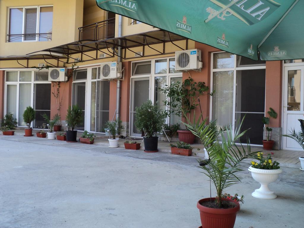 Meni Apartments And Guest Rooms Созополь Екстер'єр фото