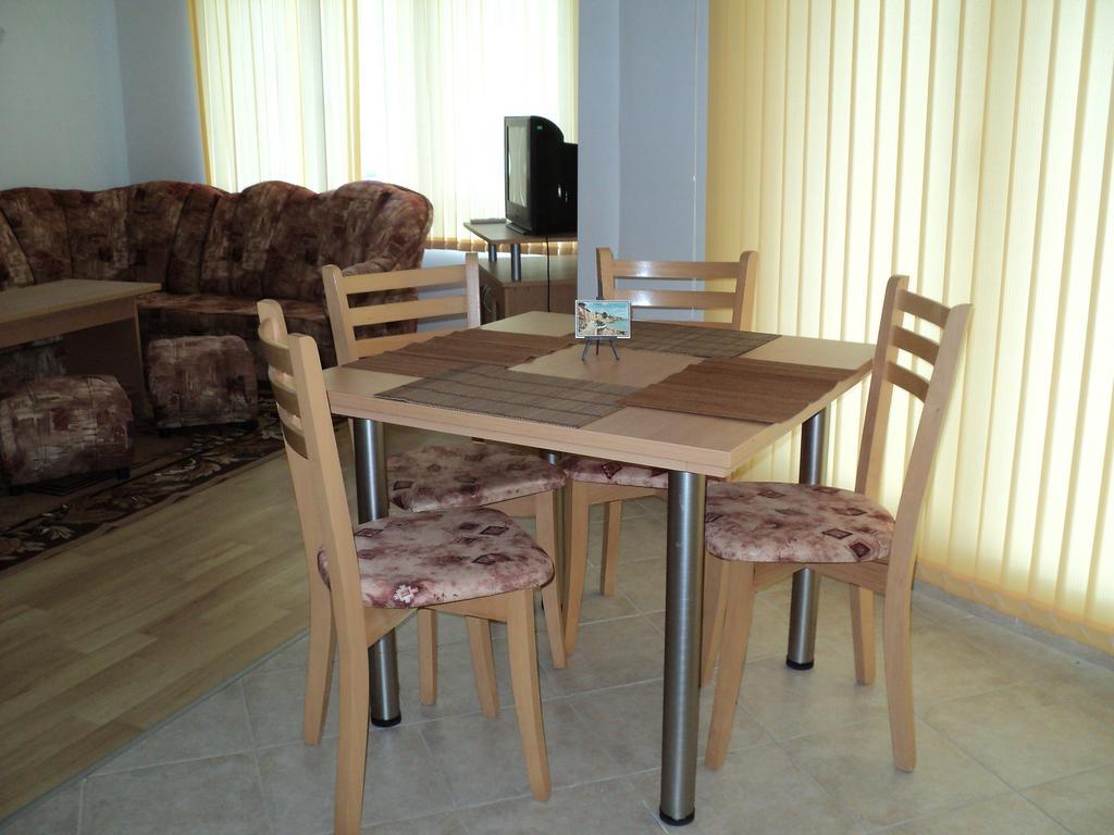Meni Apartments And Guest Rooms Созополь Екстер'єр фото