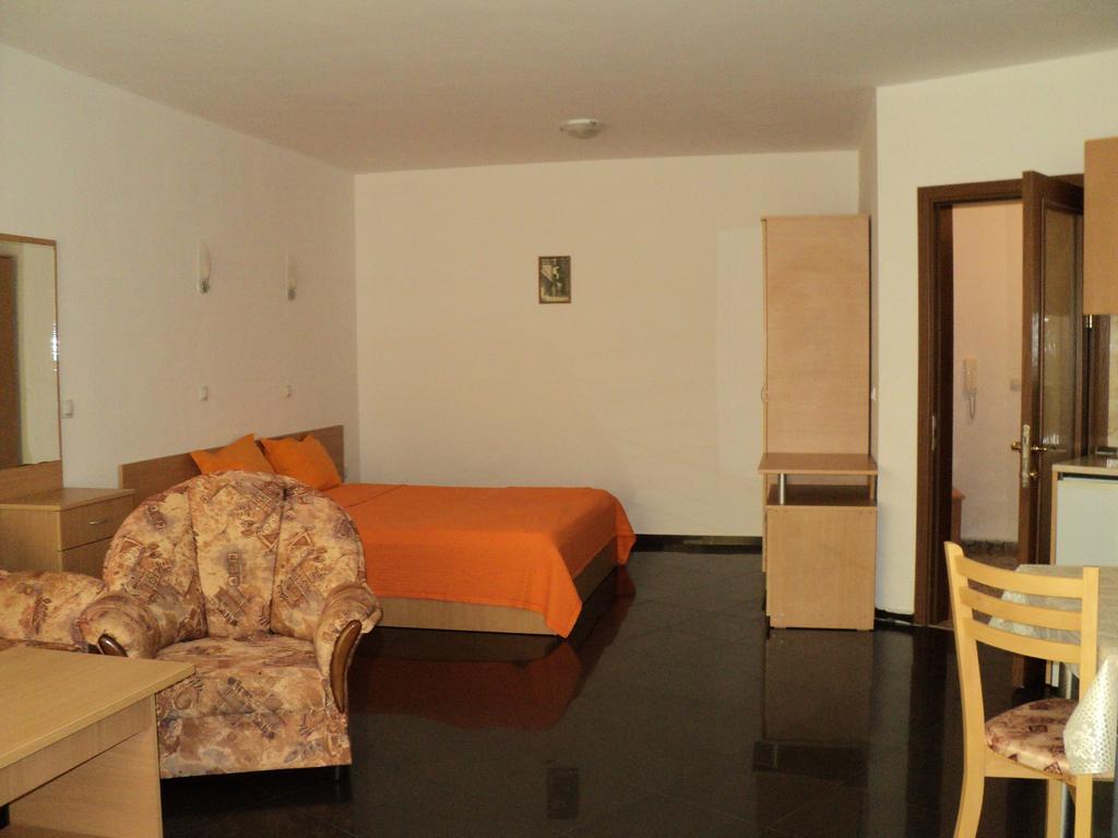 Meni Apartments And Guest Rooms Созополь Екстер'єр фото