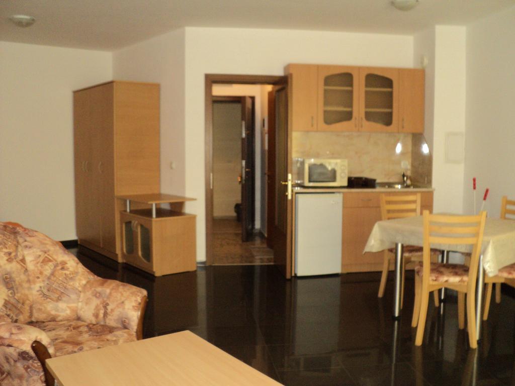 Meni Apartments And Guest Rooms Созополь Екстер'єр фото