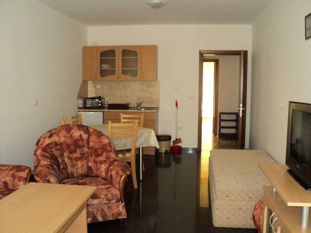 Meni Apartments And Guest Rooms Созополь Екстер'єр фото