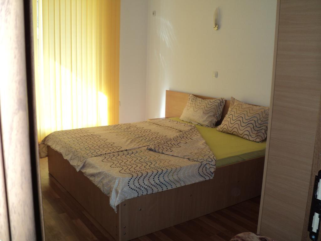 Meni Apartments And Guest Rooms Созополь Екстер'єр фото