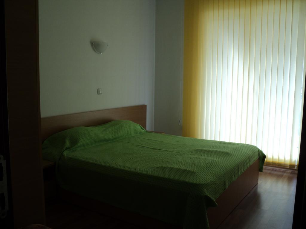 Meni Apartments And Guest Rooms Созополь Екстер'єр фото