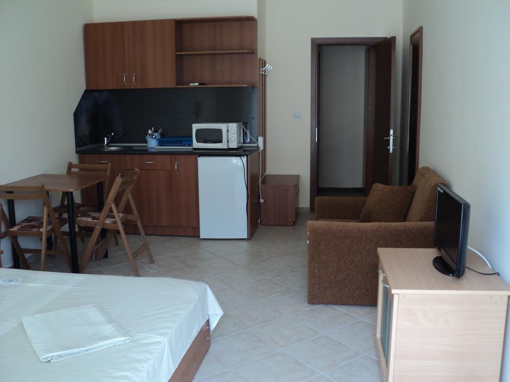 Meni Apartments And Guest Rooms Созополь Екстер'єр фото