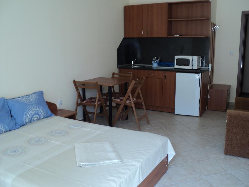 Meni Apartments And Guest Rooms Созополь Екстер'єр фото