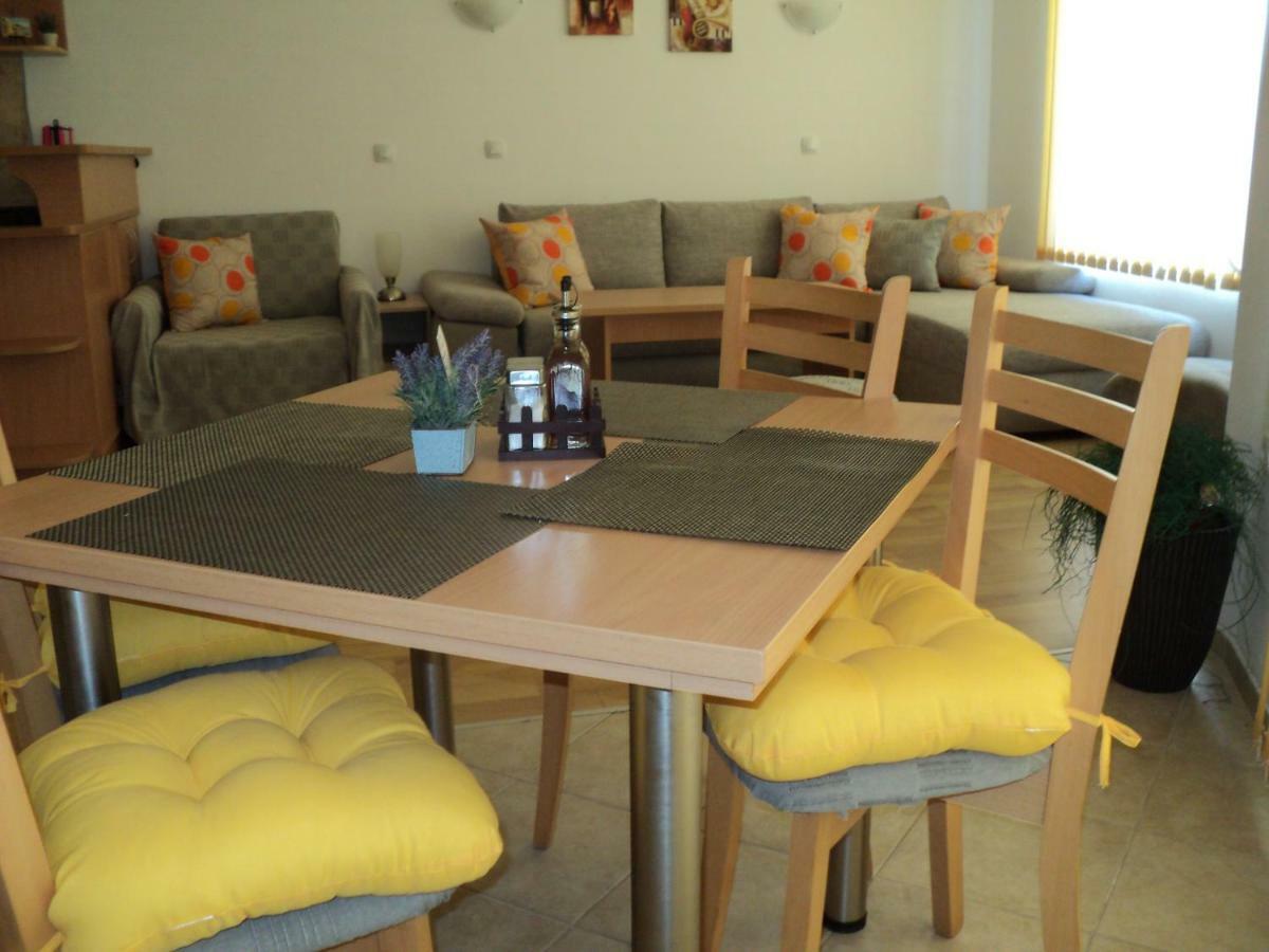 Meni Apartments And Guest Rooms Созополь Екстер'єр фото