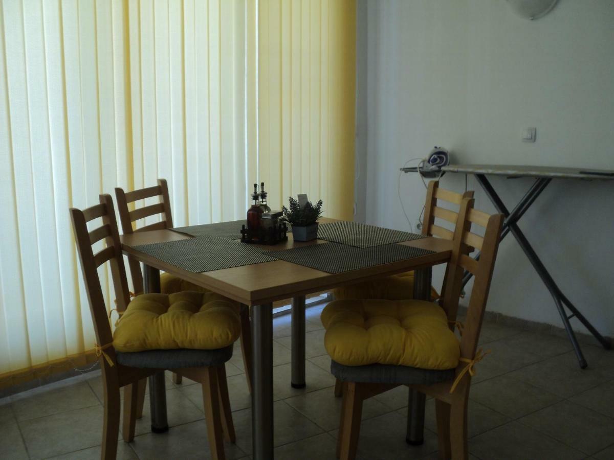 Meni Apartments And Guest Rooms Созополь Екстер'єр фото