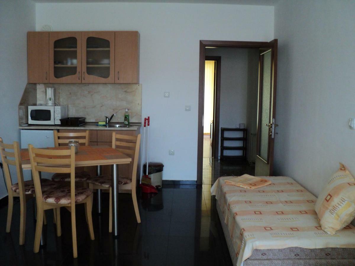 Meni Apartments And Guest Rooms Созополь Екстер'єр фото