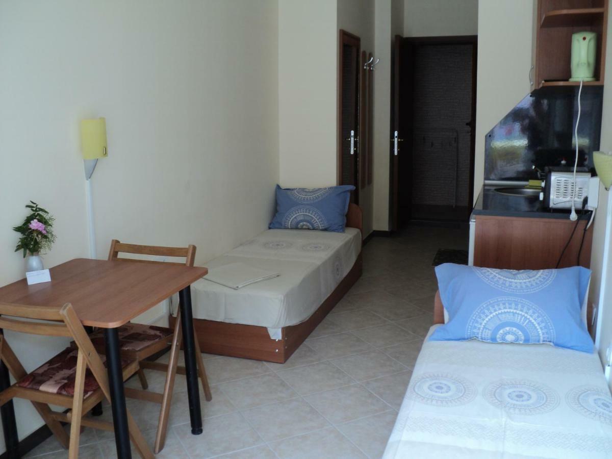 Meni Apartments And Guest Rooms Созополь Екстер'єр фото